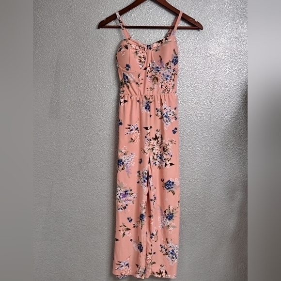 Juniors Pink Floral Jumpsuit Size 1 (XS) - Picture 1 of 7
